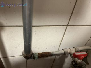 Loodgieter Cv leiding verroest Cv-leiding gecorrodeerd