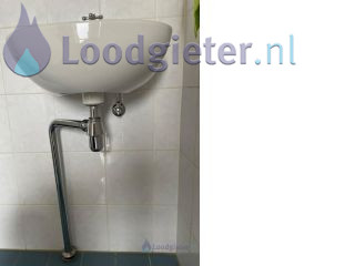 Loodgieter Installatie wastafel Zelf wastafel geïnstalleerd en dit lekt.