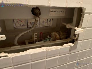 Loodgieter Inbouw toilet vervangen Inbouw Plieger reservoir.