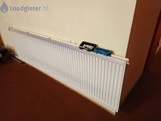 Loodgieter Radiator wordt niet warm Radiator ontluchten/ radiator wordt niet warm