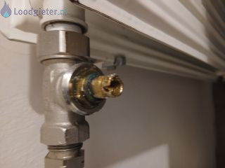 Loodgieter radiatorkraan vervangen Radiatorkraan vervangen deze zit vast