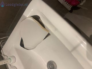Loodgieter Ophangen wasbak Ophangen wasbak