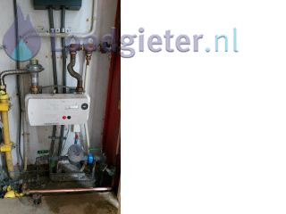 Loodgieter Hellevoetsluis Doorboorde gasleiding in de betonvloer van de meterkast